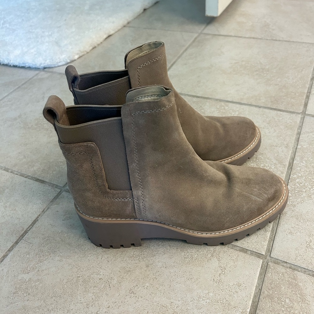 Brown Suede dolce vita boots